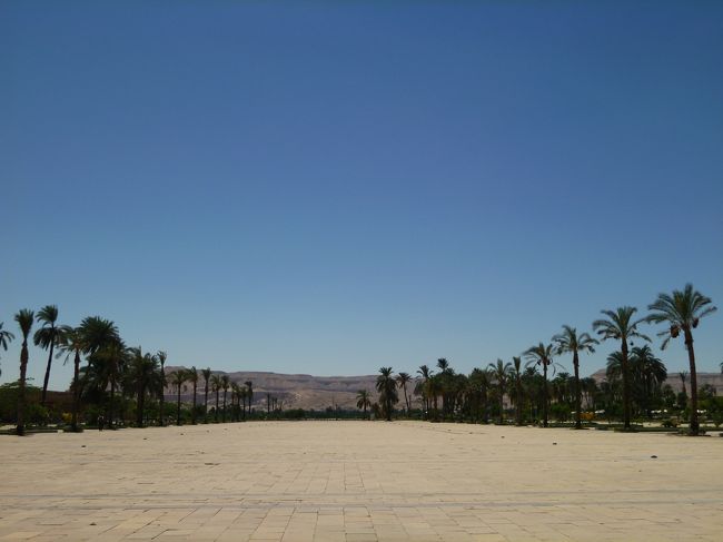 カルナック神殿の前にある広場