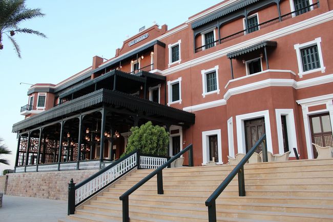 中庭は急ピッチで工事の仕上げ中だった。