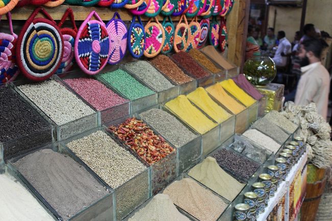 食後スークを散策しました。香辛料はお勧めです。