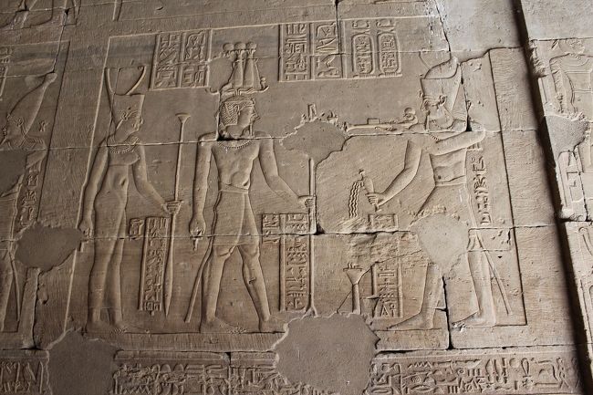 レリーフの一枚