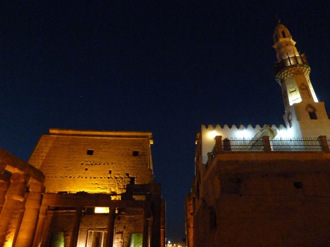 ラムセス2世の中庭には13世紀にたてられたアブー・エル・ハッジャージ・モスクが割り込んでいる。