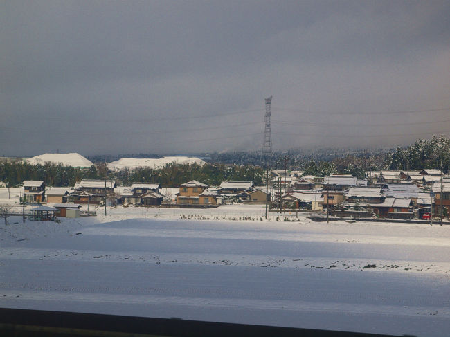 伊吹山付近通過、<br /><br />　一月早々　雪のこの付近　走った記憶がよみがえる。