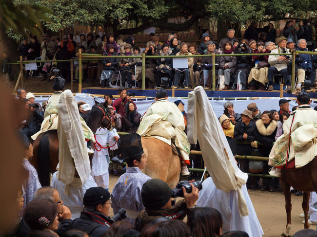 全員　頭屋児に向かってご挨拶。<br /><br />　　　続く