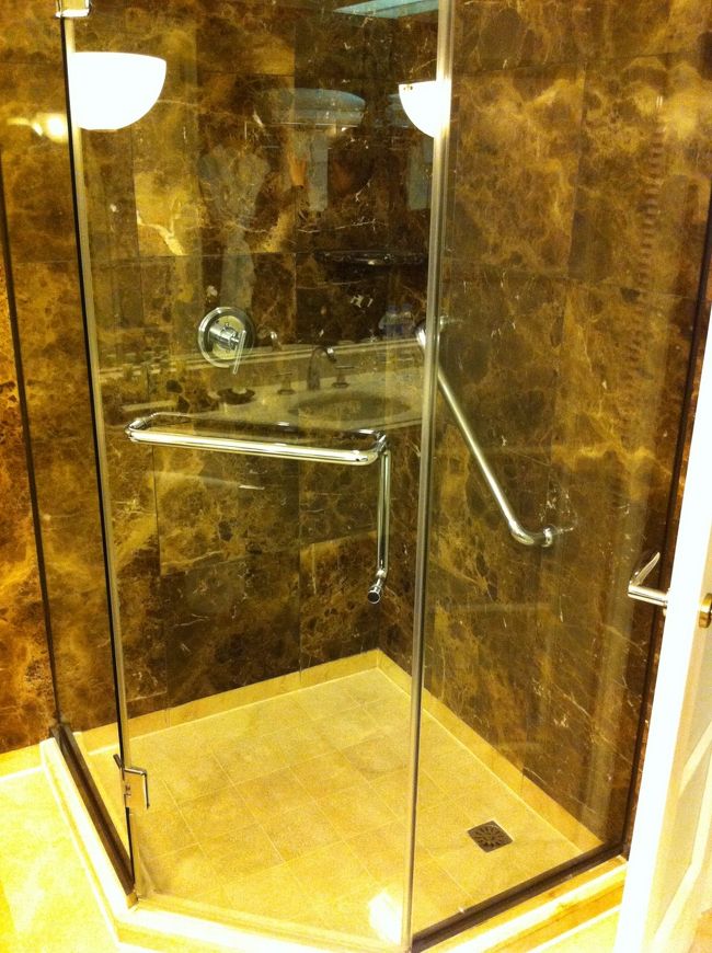 シャワーブースが別にあります。