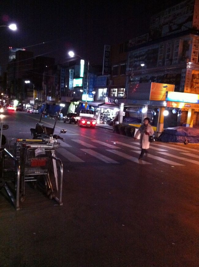 見つけましたが、18時前ということもあり閉店しているところもちらほら。