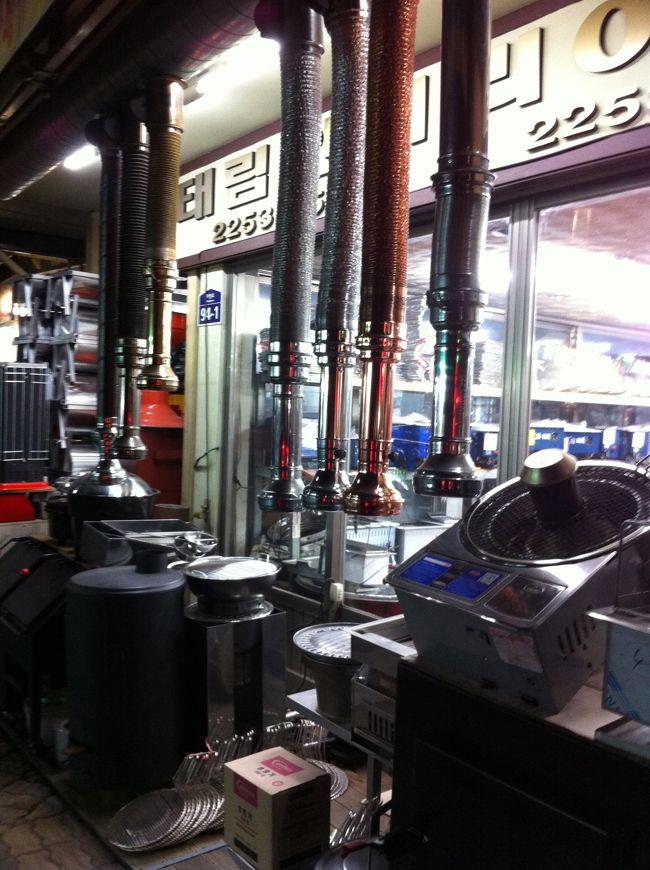 焼肉屋でみかけるダクトみたいなのがあって、ぷらぷら見ていると面白かったです。