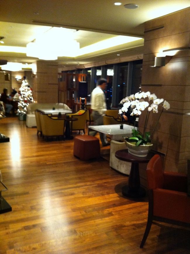 一旦Wifiを拾いにホテルに戻ってきました。