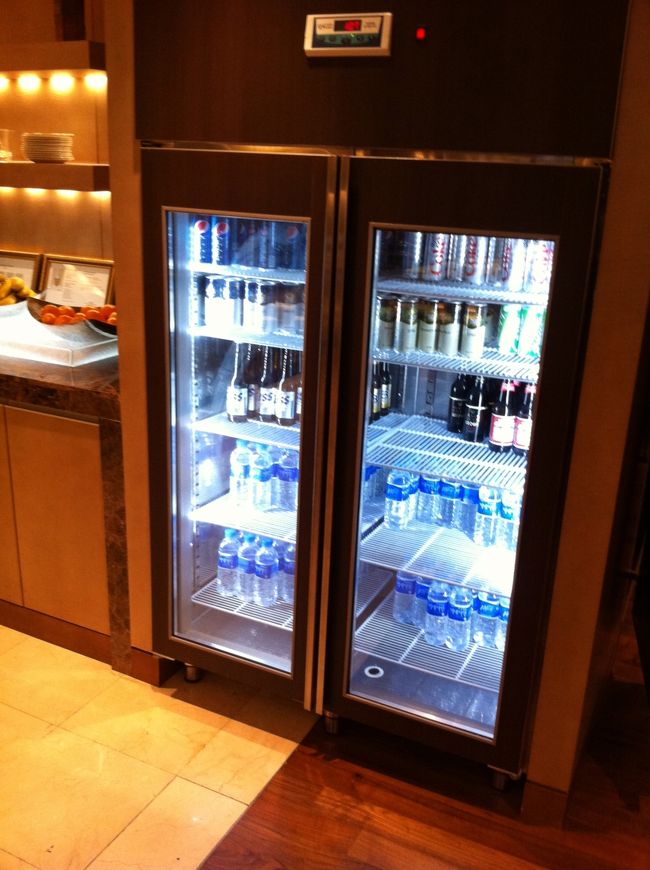 ラウンジはアルコール提供タイム。<br />ビールはOB,Cass,黒ビールなど。ワインやウィスキーもありました。