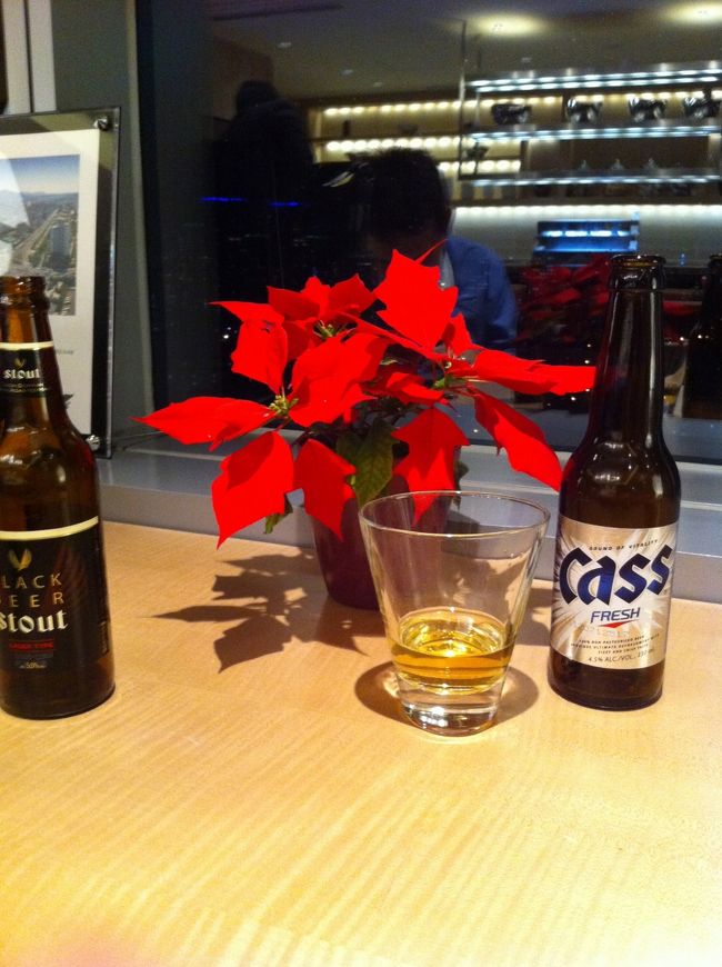 ビール好きとしてはビールを選択。<br />ラウンジ最高。こちらのラウンジはほどよく庶民的な雰囲気なので<br />私たちみたいな庶民も気後れせず入れるｗところがとてもよかったです。<br />逆にセレブな雰囲気を求める人はなにかもしれませんが･･･