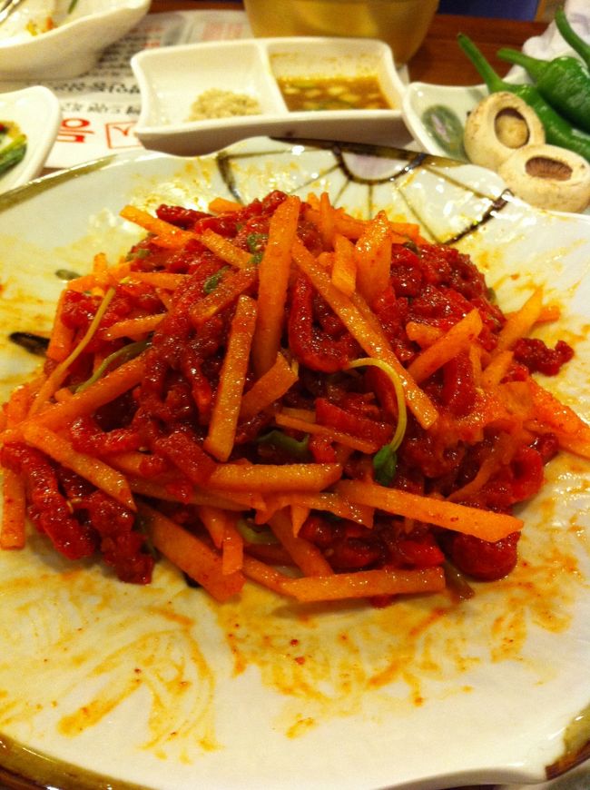 ユッケ。こちらも新鮮なお肉を堪能。