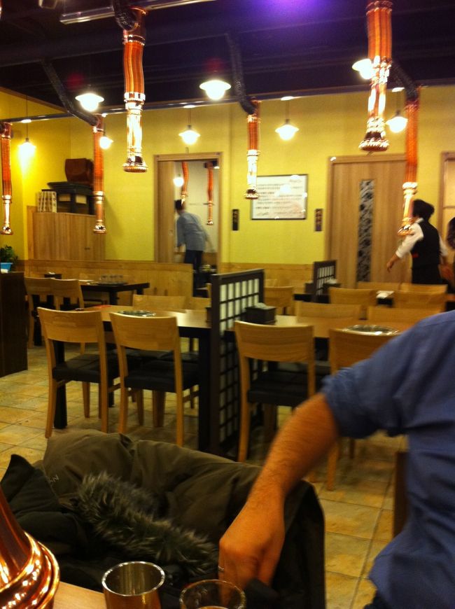 店の中はこんな感じできれいです。肉を満喫してまずは第一日目終了。<br /><br />**食べたお店の場所等詳細はこちら→<br />http://blog.livedoor.jp/okanekotravel/archives/20119423.html<br />にまとめてみたのでよろしければご参照ください！