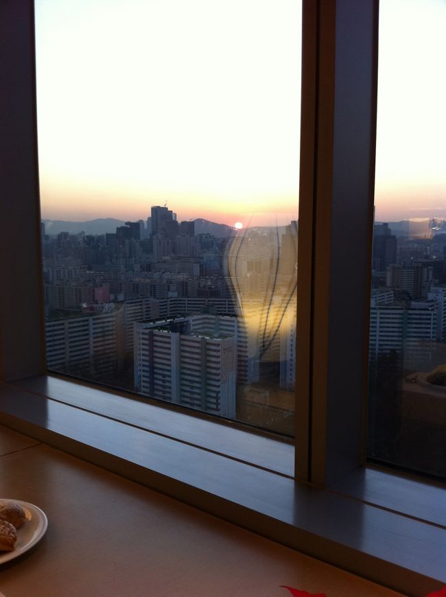 朝風呂に入ったあと、だんだん日が昇るソウルの街を見ながら朝食をとるなんてとても贅沢な3日間でした！また泊まりたいー