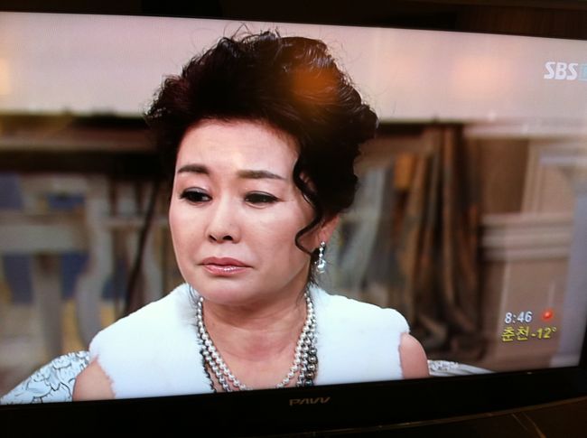 部屋に戻ったらやっていたメロドラマ。朝から濃い。