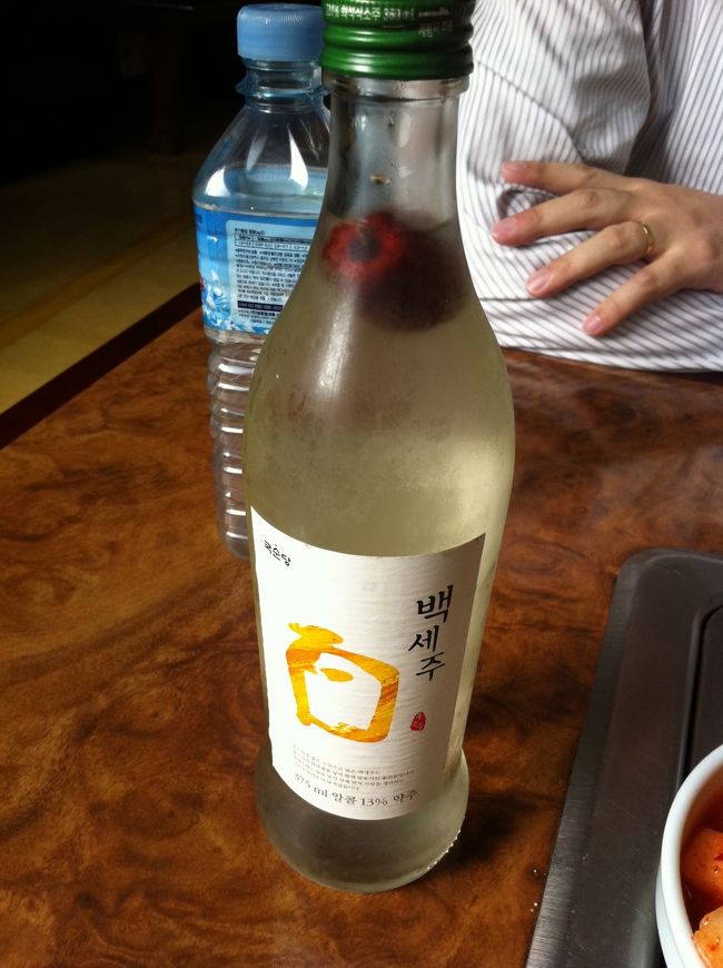 百済酒の瓶にはいった人参酒。すごい健康になりそうなお味。