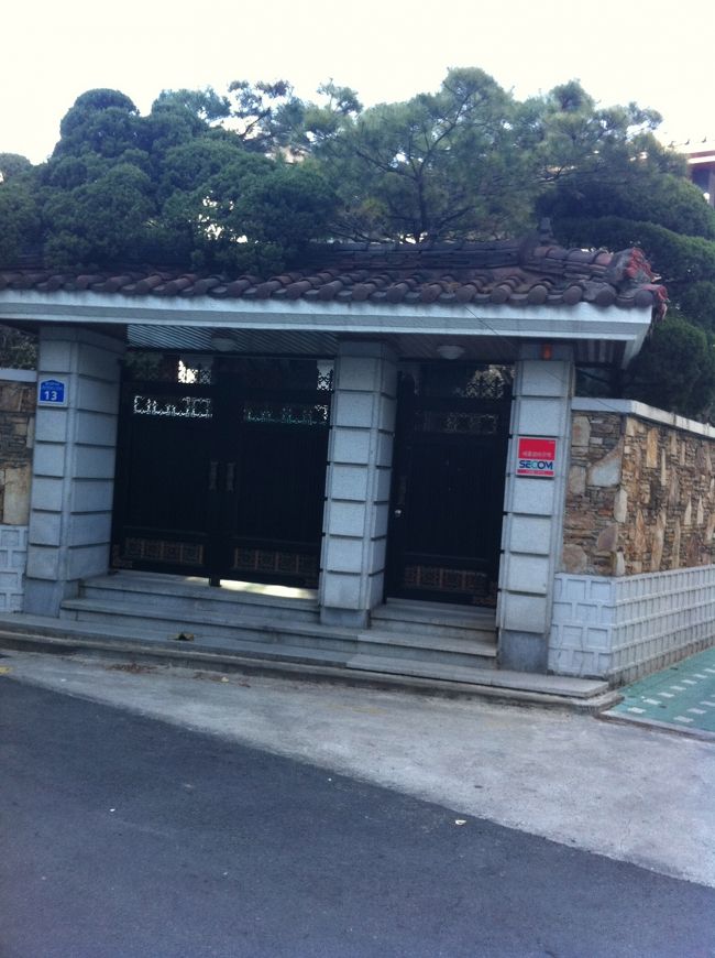 セコム、してます。<br />ソウルで一軒家ってあまり見たことがなかったので、腹ごなしの散歩が楽しかったです。