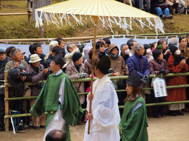風流傘　<br /><br />　　風流傘の白丁　緑の衣装の従者　若い男女<br /><br />　　被りものが傘もちと従者では違います。