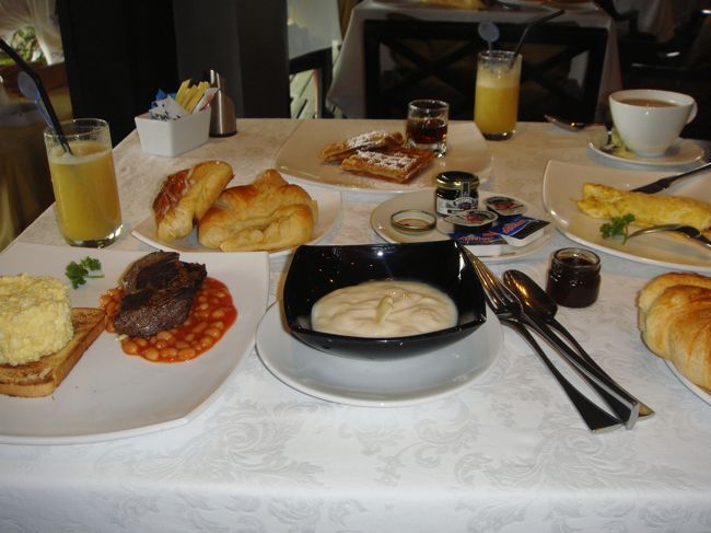 次の日朝ごはーん。<br />昨日頼みすぎたので今日は少な目に。<br />やっぱりヨーグルトが美味しい。