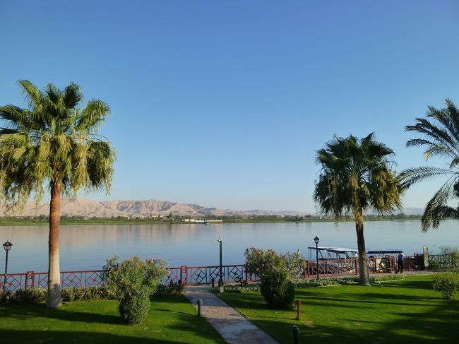 ホテルはナイル川に面していました。<br />朝日が差してとてもきれいだった。