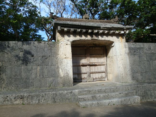 園比屋武御嶽石門