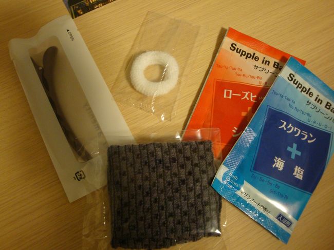 女の人のみ、ホテルからサービス<br /><br />らしく、色々貰ってきました<br /><br />髪留めに、入浴剤です