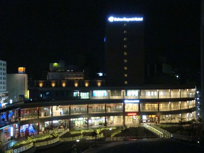 さあ、ご飯食べに行きましょう　=３=３<br /><br /><br />ゆいレールから、ホテルをパシャリ<br /><br />まだ、雨降っています。。。