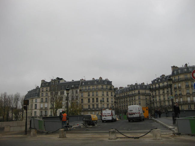 シテ島とサン･ルイ島は、サン・ルイ橋でつながっています。