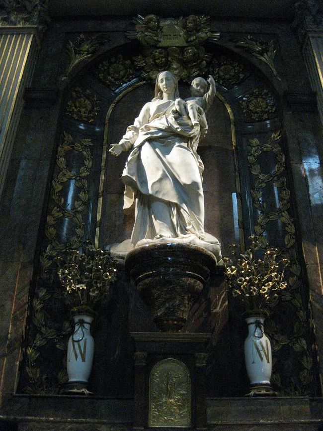 特に聖母子像、とても綺麗でした。<br />しばらく立ち止まって見てました。