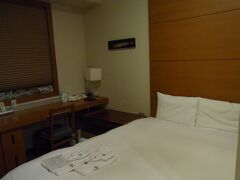 翌日朝一便で大阪へ出勤なので宿泊は
穴守稲荷のJALシティ羽田にしました。

JALホテルズゴールドメンバーなので
一応アップグレードしてくれたみたいですが・・・
