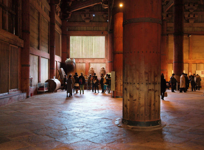 大仏さんの裏手を巡り