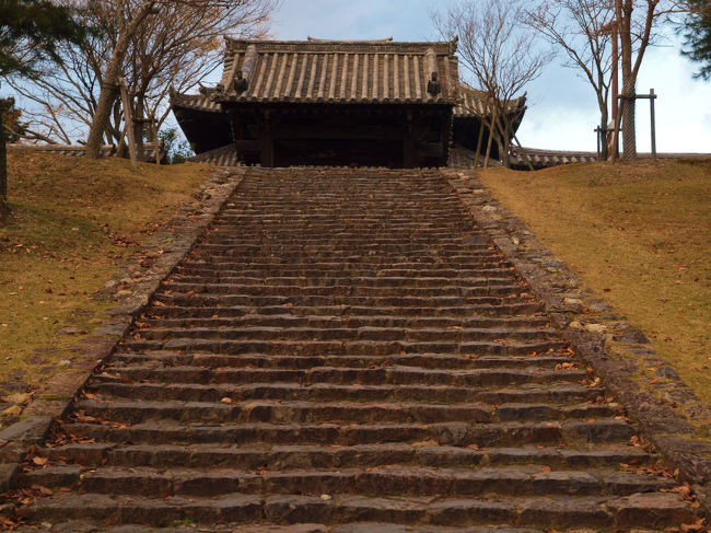 早朝から拝観でき　素晴らしい四天王さんが待っている<br /><br />　戒壇院<br /><br />　今日はよりません
