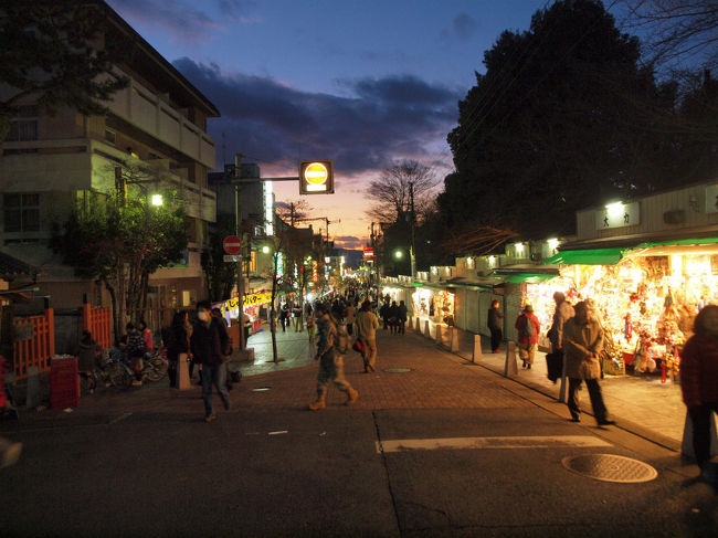 いつものお土産屋さんの通りも