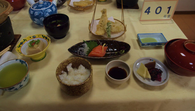 夕食んもっと他のもきましたよ<br /><br />決してこれだけではありません<br /><br />　　　　続く<br /><br />　　　　　早朝散歩へ