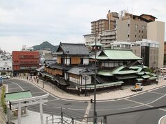 さあ、山を抜けて松山に来ました。
道後温泉本館です。