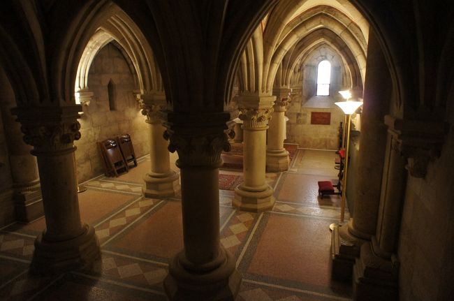 13世紀に建設された地下聖堂（クリプト）。