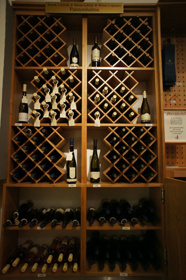 修道院で作られたワインが売られています。<br />私はラヴェンダーのポプリを購入しました。