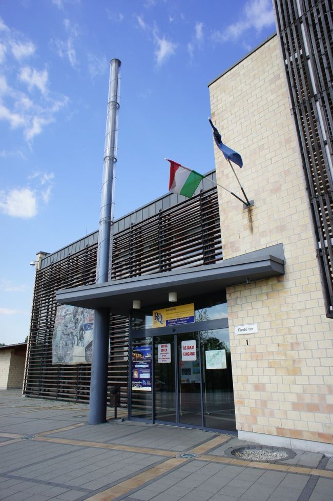 ジュールにも温泉がある！ということが判明したので、ラーバ川を渡ってラーバ温泉へ。<br /><br />◆RÁBA QUELLE<br />http://www.rabaquelle.hu/