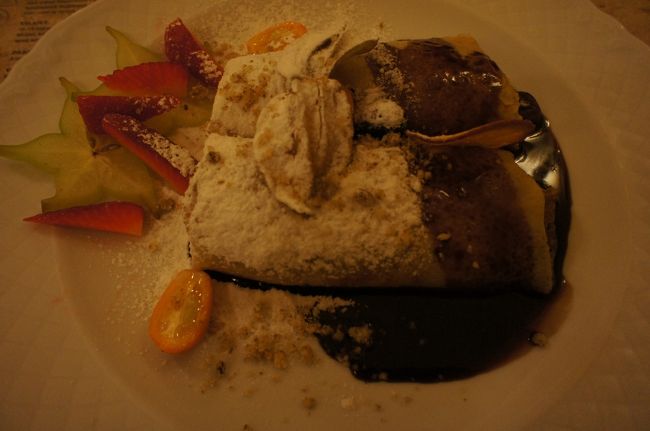 Gundel palacsinta（グンデル・パラチンタ、690フォリント）。<br />パラチンタはハンガリー版クレープ、デザートにピッタリ。