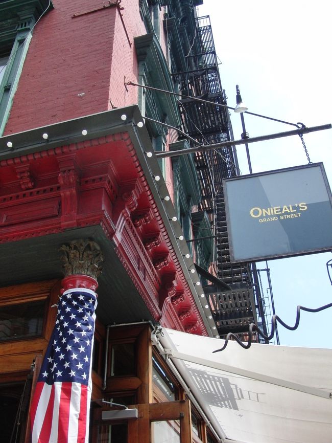 エイダンとスティーブのバーとして使われた店。ここで昼間っから「コスモポリタン」を1杯飲む。<br />