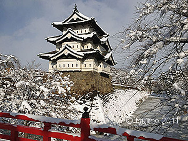 写真撮影のポイント、「下乗橋」から望む天守閣です。