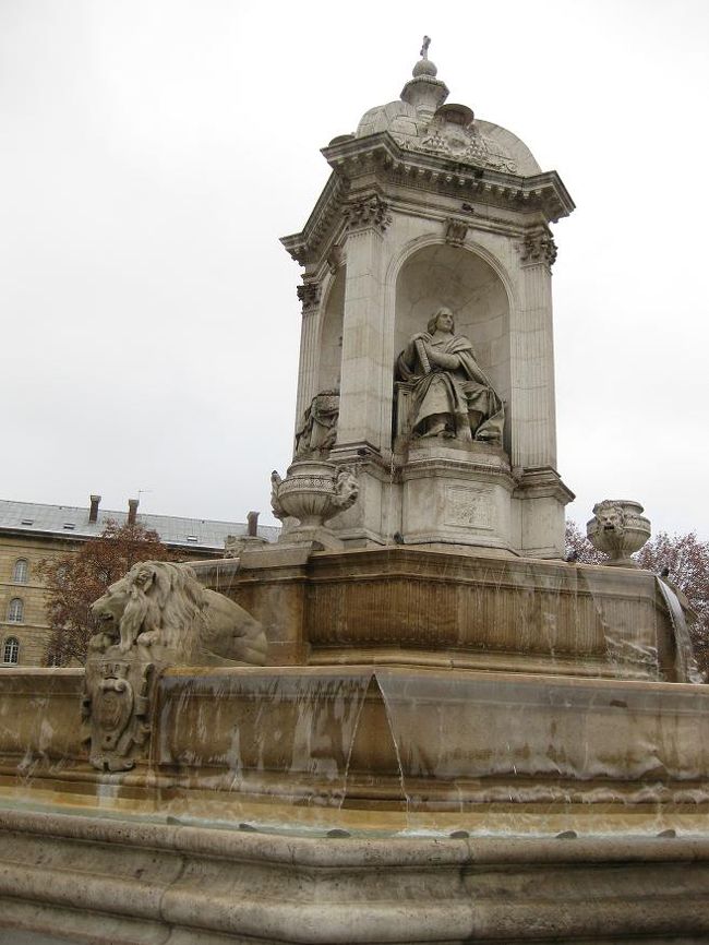 サン・シュルピス教会前の噴水。