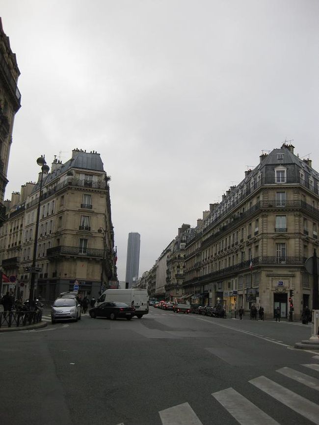 モンパルナスタワーも見えます。<br />ここのモノプリで、買えなかったものはすべて買えたので満足です。