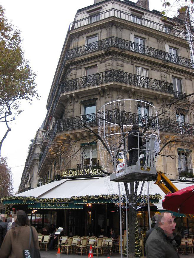 Les Deux Magots (カフェ・ドゥ・マゴ)。<br />どちらも高級で行けませんでしたが…。<br />いつか行けたらいいな…。