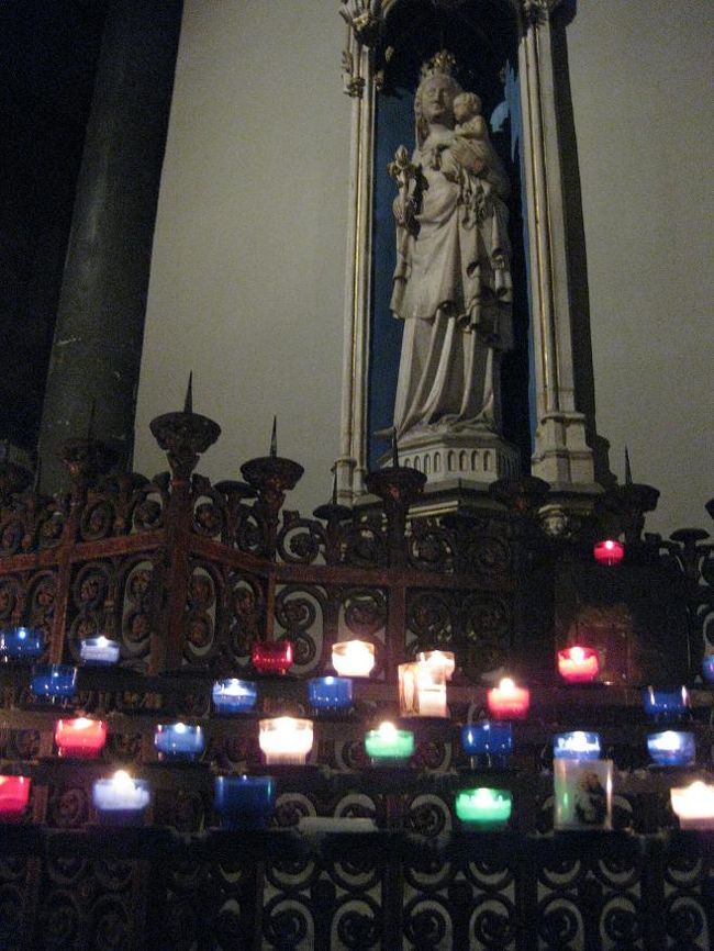 でもだからこそ、祈りの炎が綺麗に浮かび上がってました。