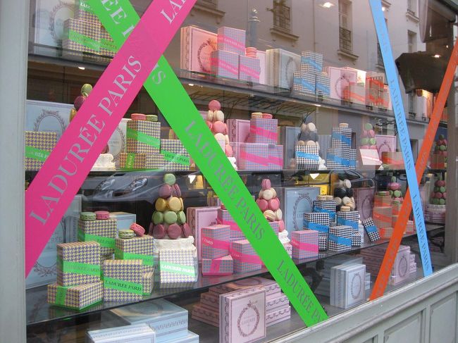 こちらはマカロン等売っているお店＆カフェ。