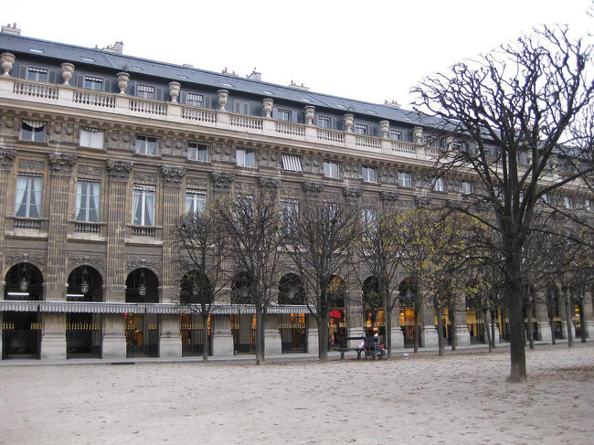 長ーい建物、今はなにに使われているのでしょうか。