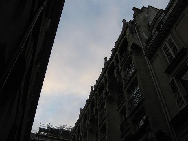 パレ･ロワイヤルを出て、ルーブル美術館を目指します。