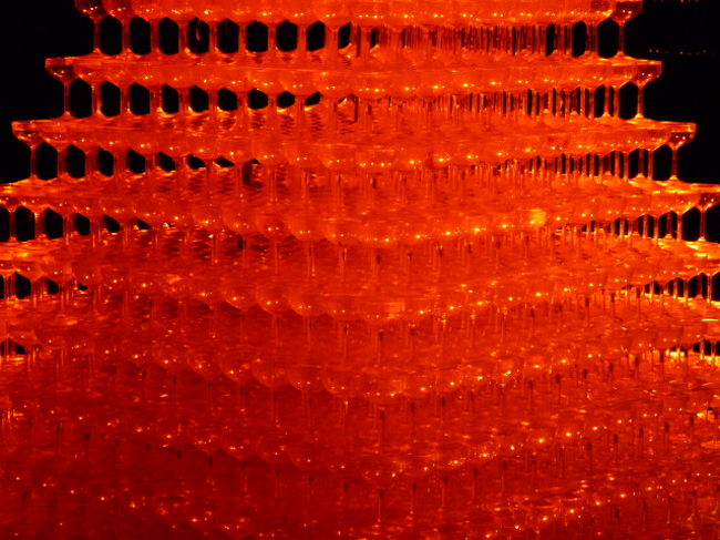 三角形のツリーの正体はシャンパングラスのツリーでした。<br />すごおい。