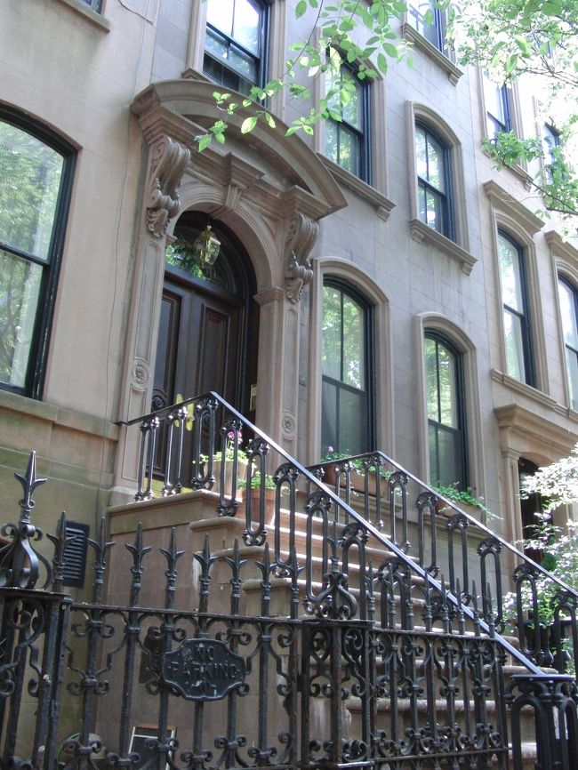 念願のキャリーの家！！　通りかかったドイツの女の子とお互い写真を撮り合いっこした。