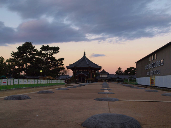 南円堂へ手を合わせ。。