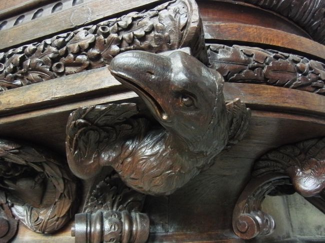 司教の座　説教壇<br />台の周りにある福音書記官の象徴<br /><br />鷲ーヨハネ